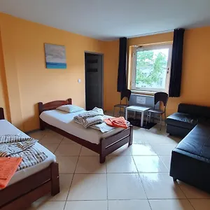  Hostel Momotown